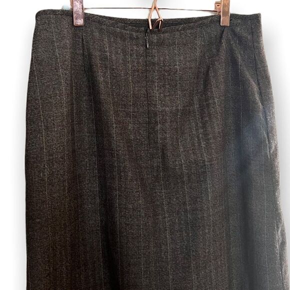 Larry Levine Stretch Midi Skirt - Picture 5 of 6